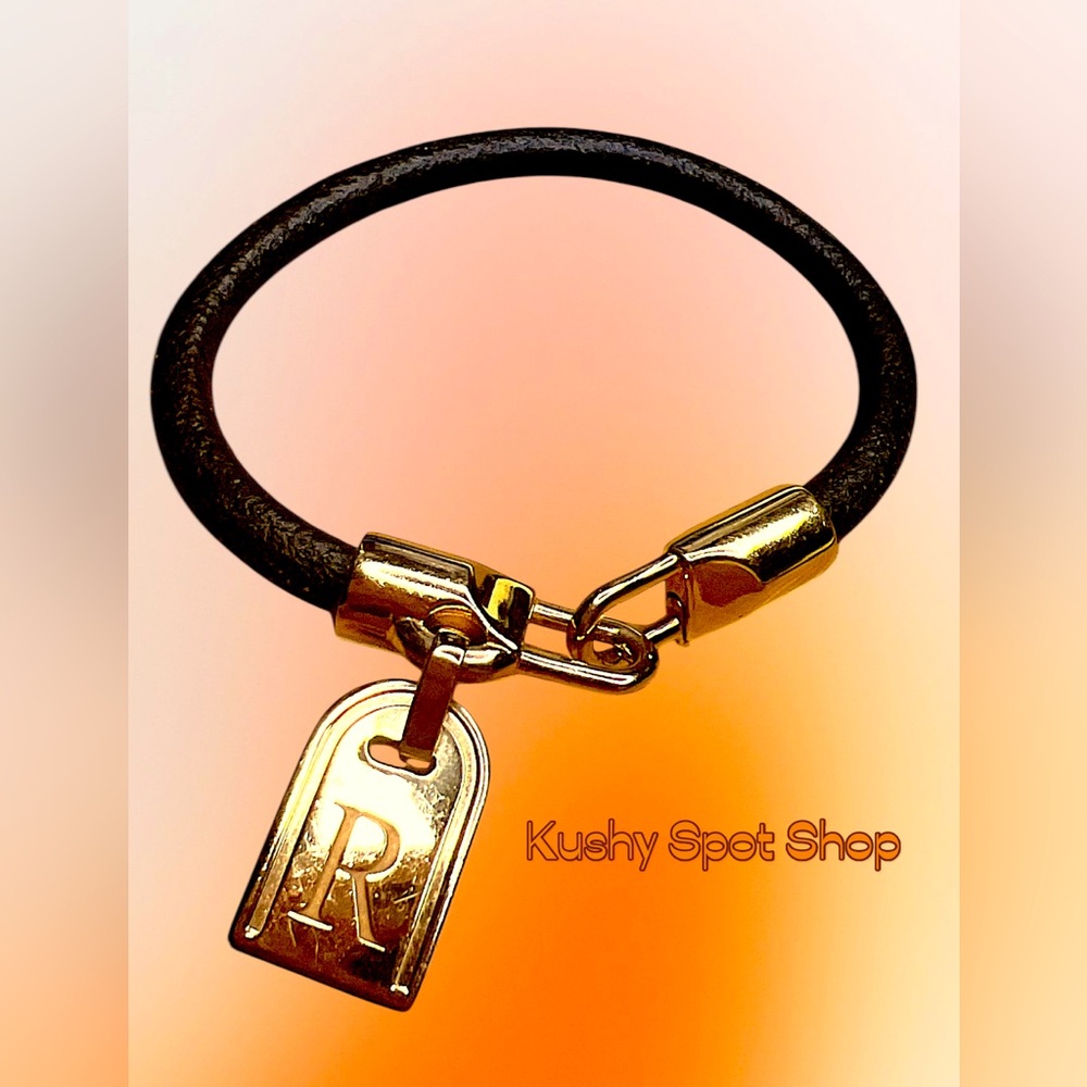 Vintage✨ MILOR ITALY™️ Bronze in Gold Tone “R” initial tag Leather Mod Bracelet